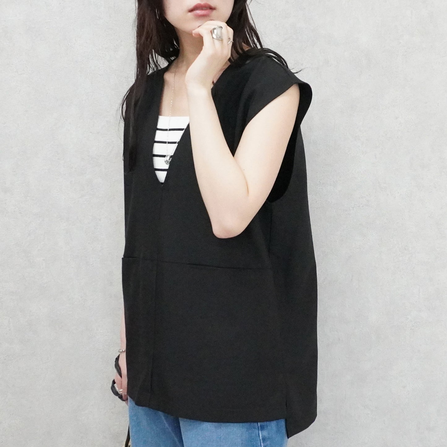 Vネックツイルベスト