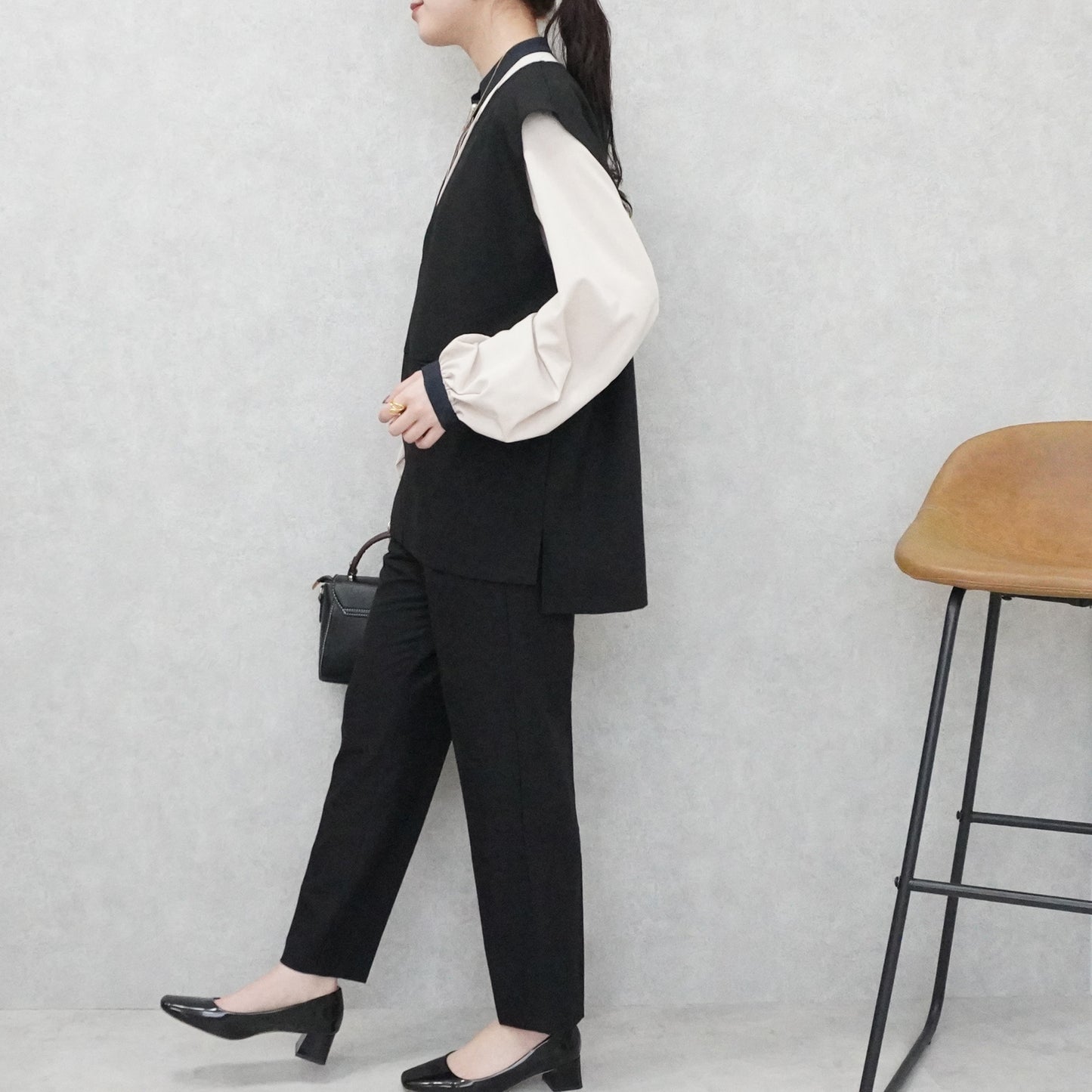 Vネックツイルベスト