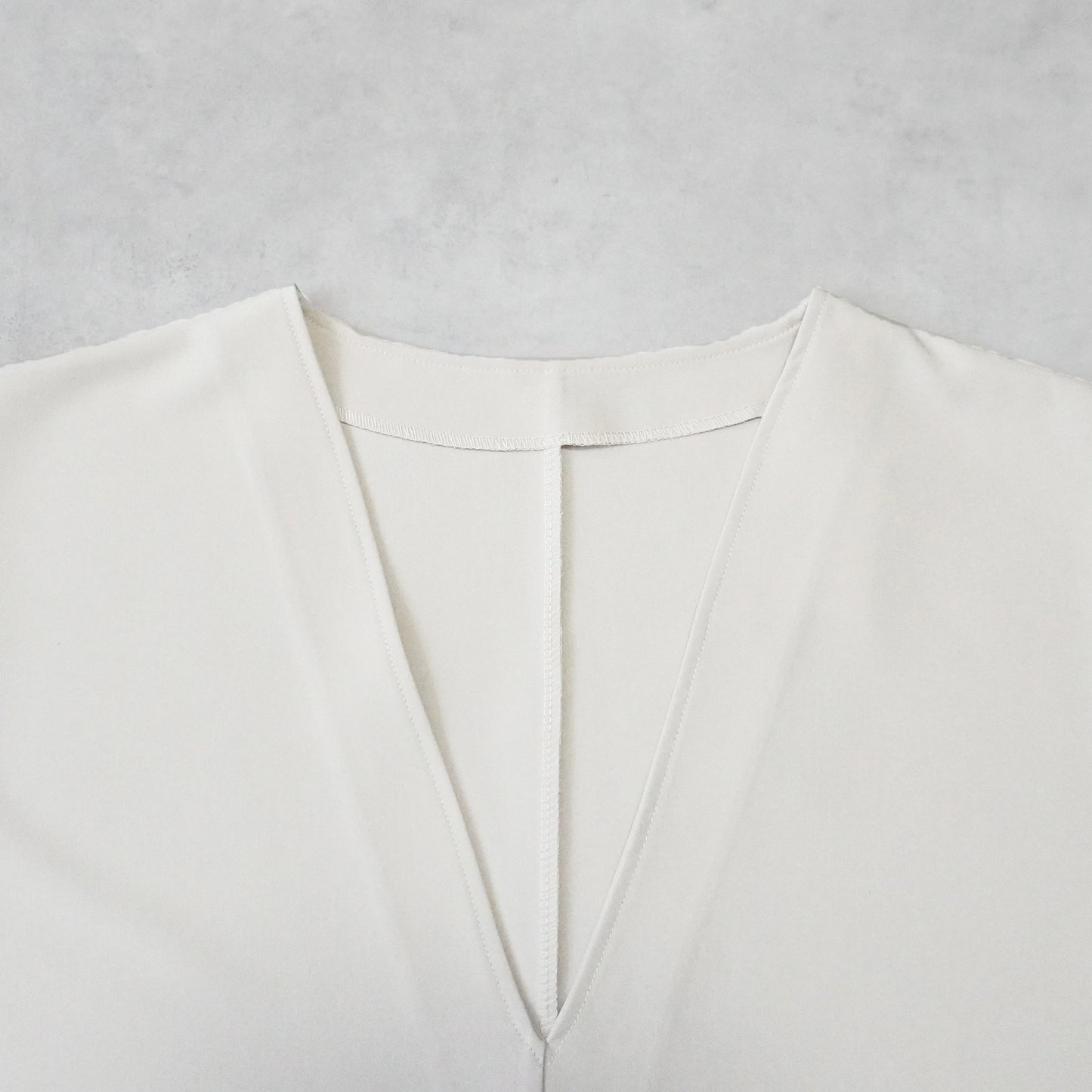 Vネックツイルベスト