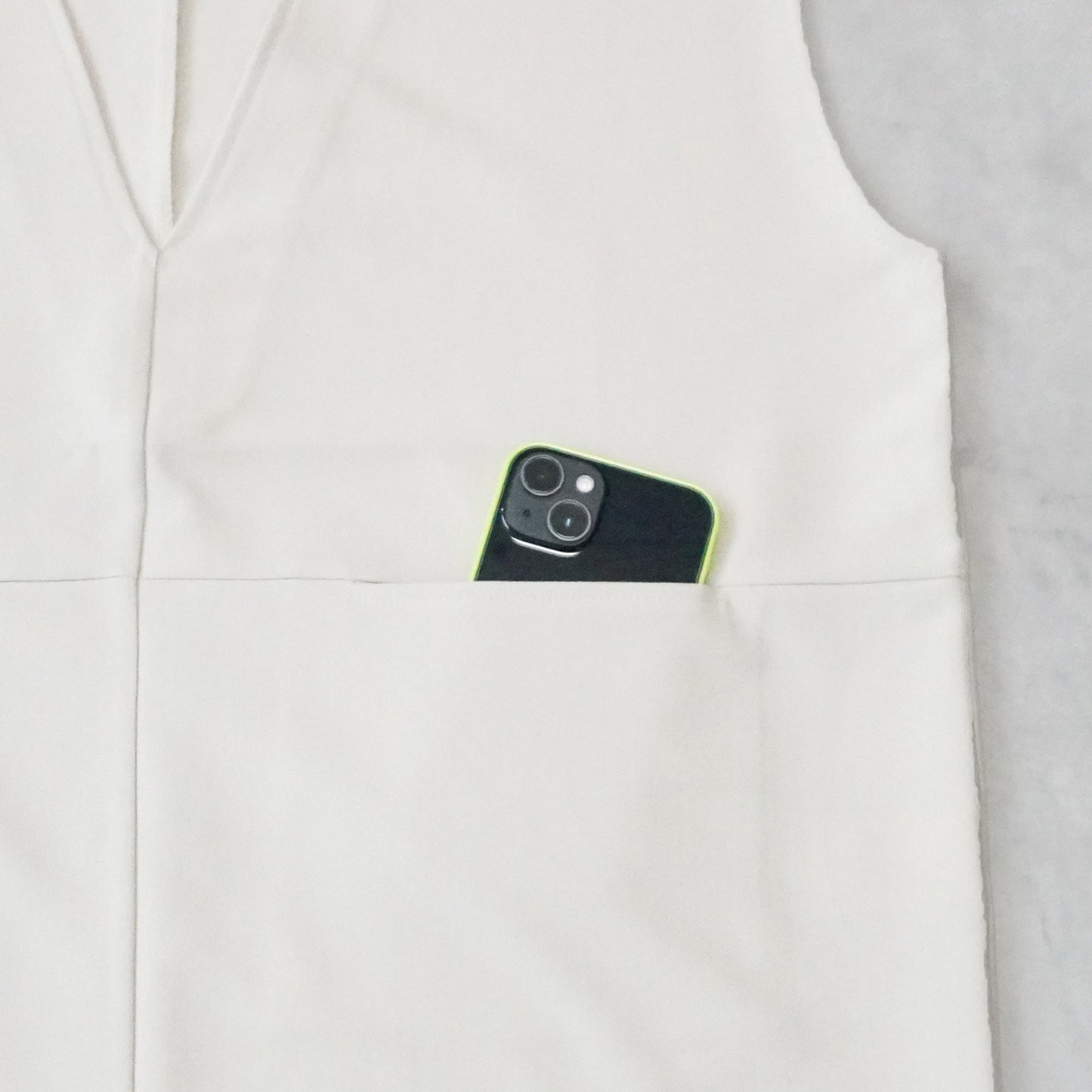 Vネックツイルベスト