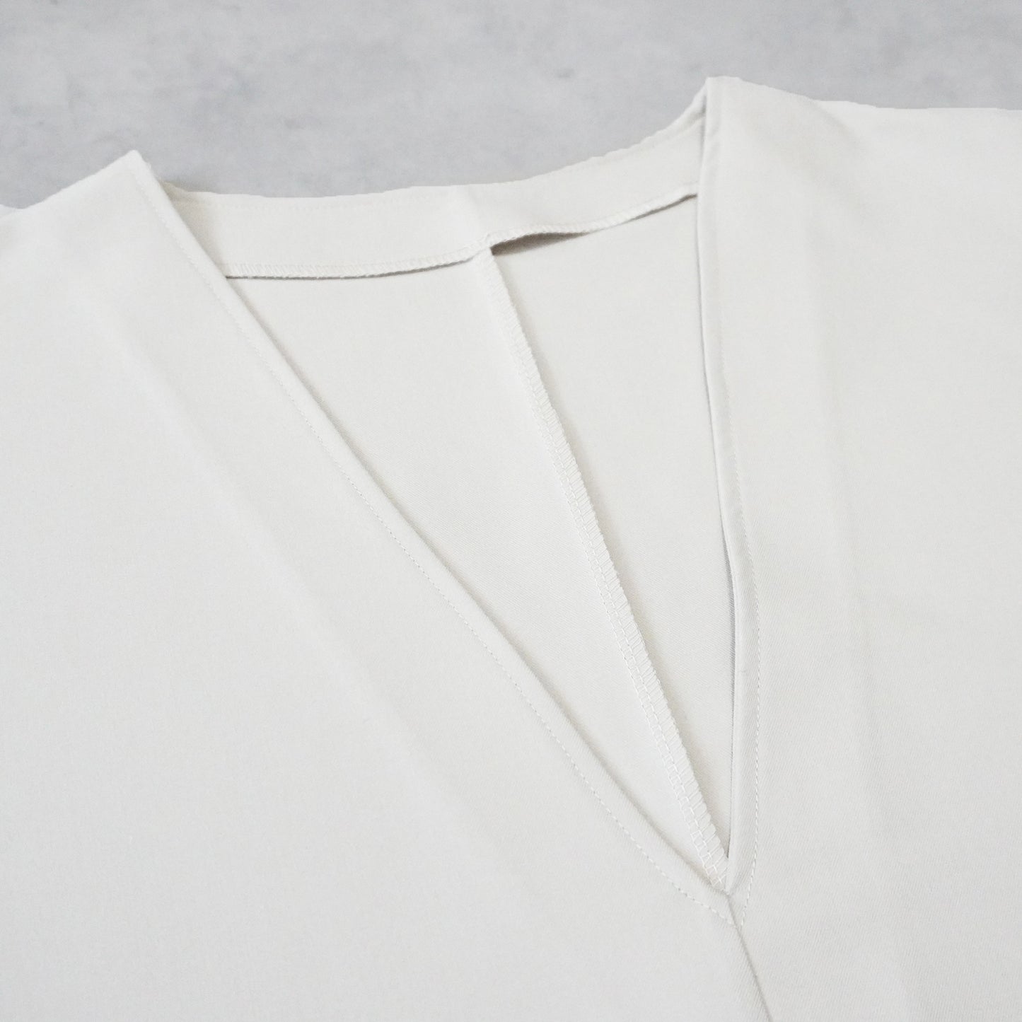 Vネックツイルベスト