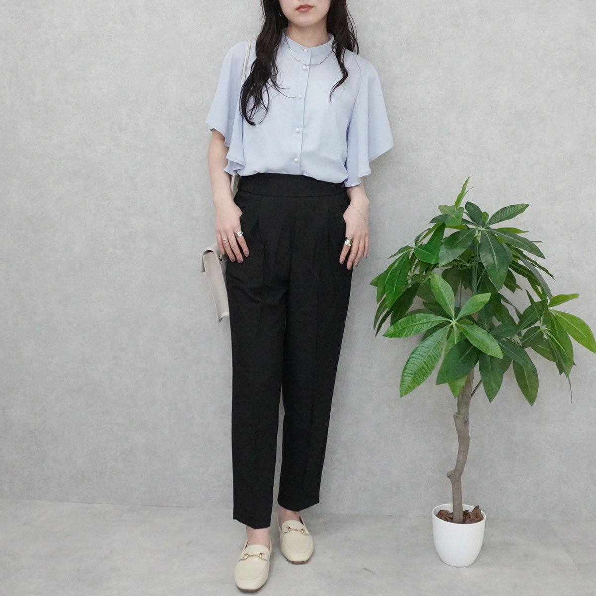 スラックステーパードパンツ