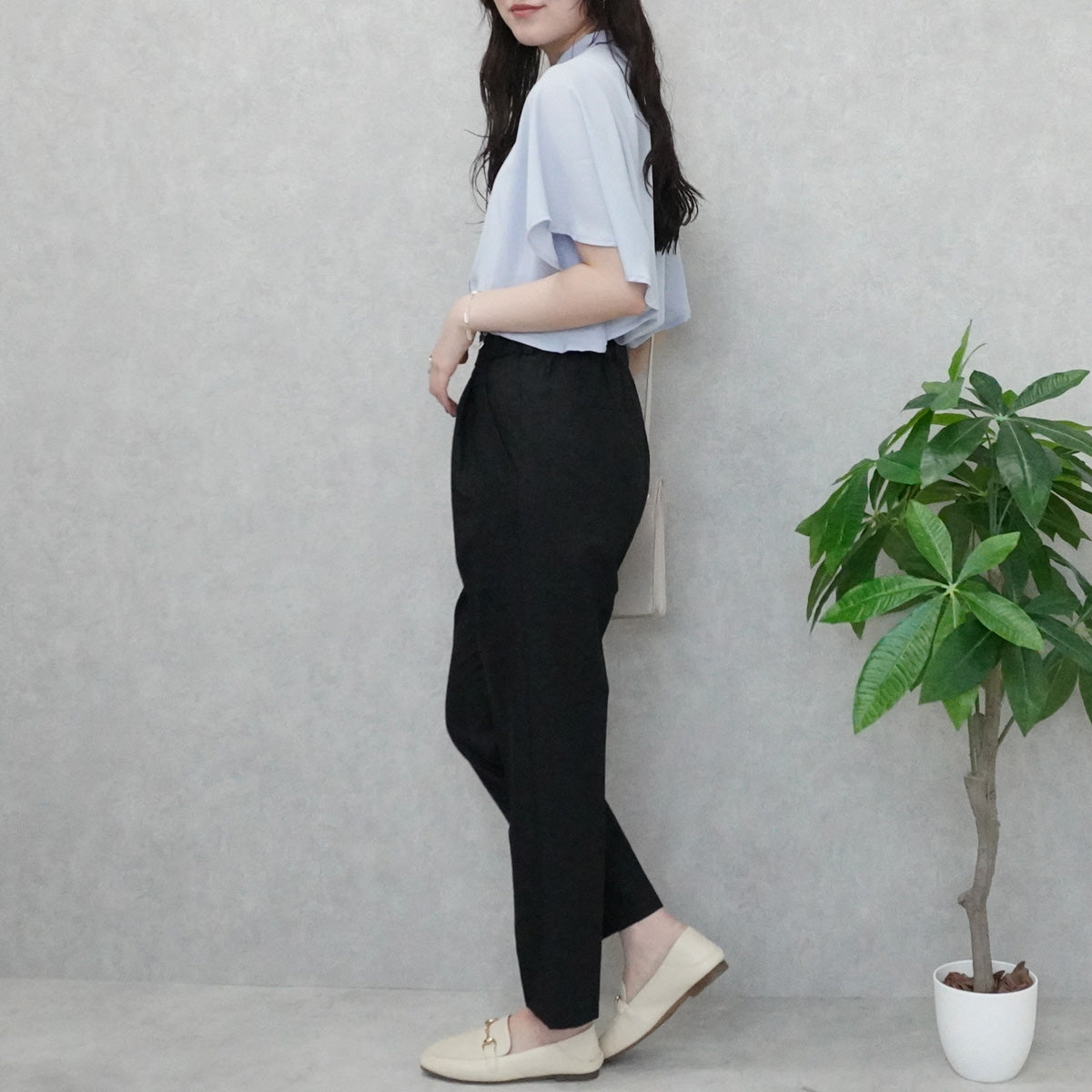 スラックステーパードパンツ