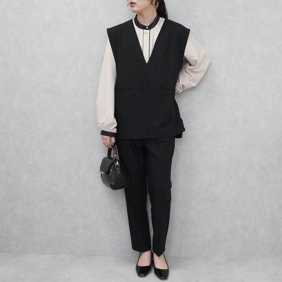 スラックステーパードパンツ