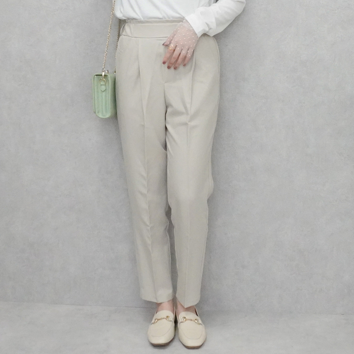 スラックステーパードパンツ