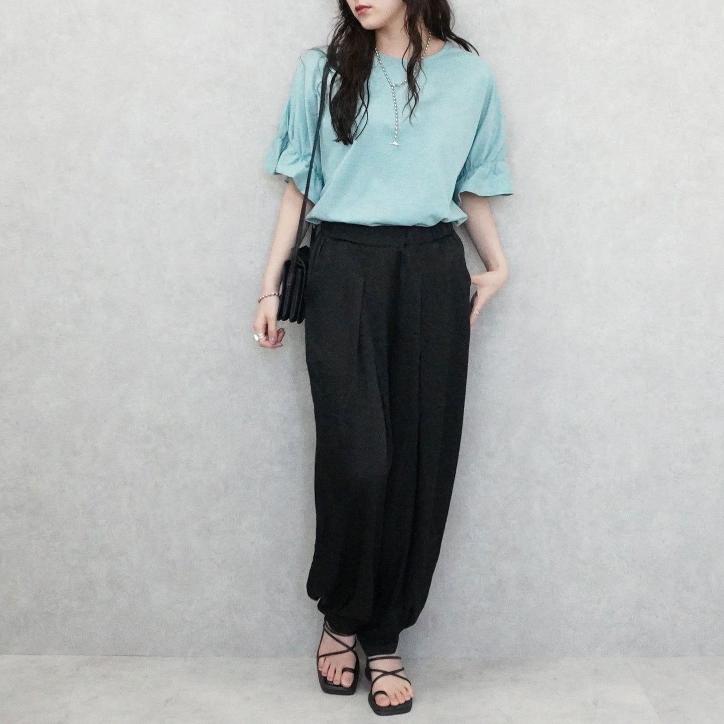 サテンバルーンパンツ