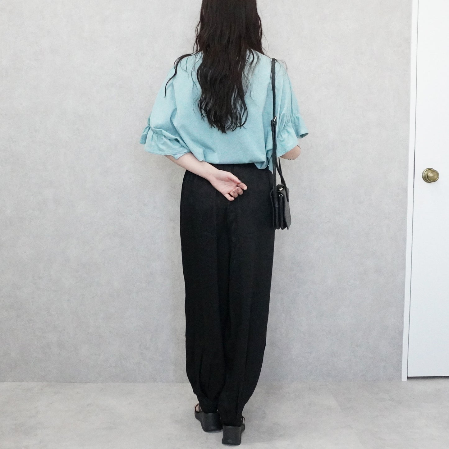 サテンバルーンパンツ