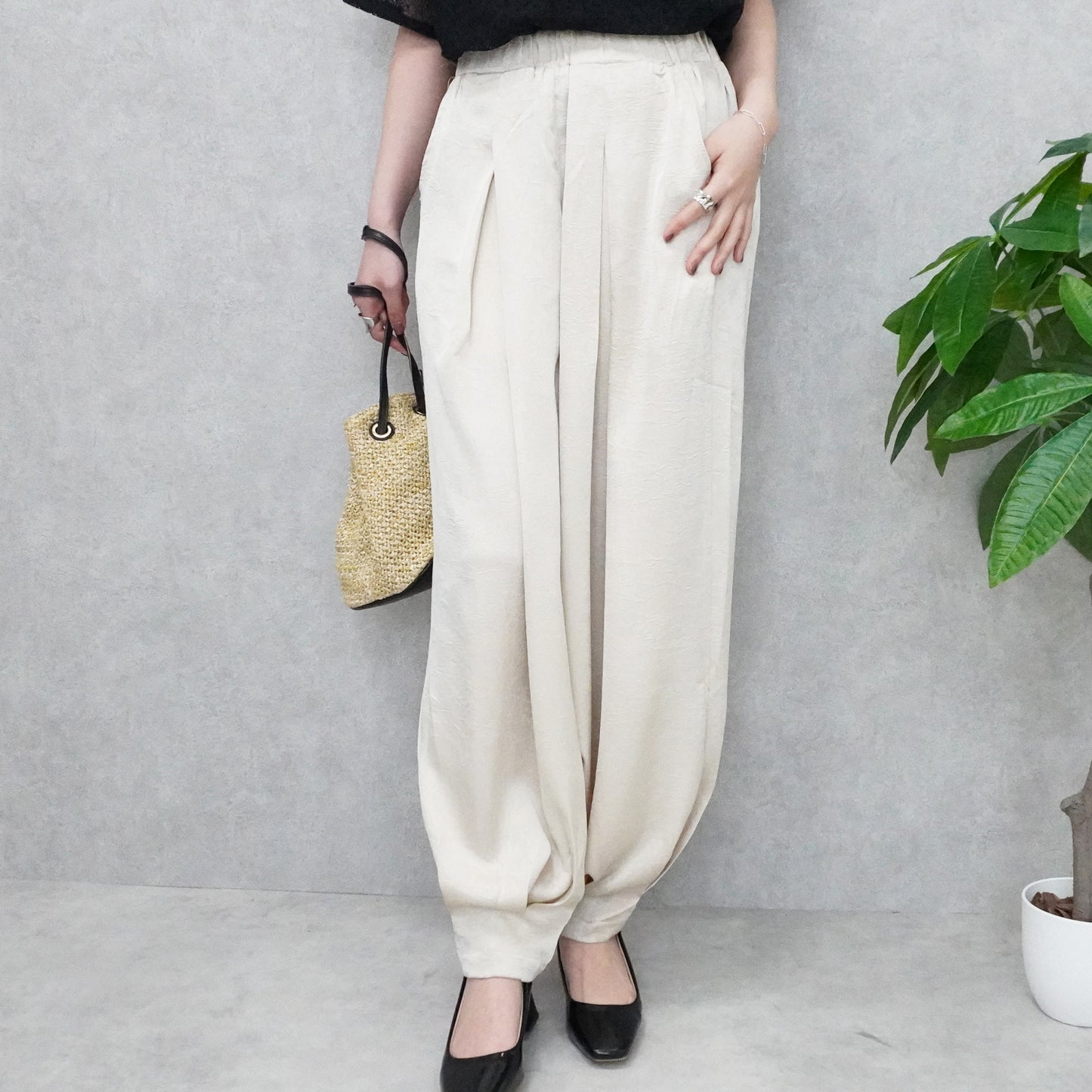 サテンバルーンパンツ