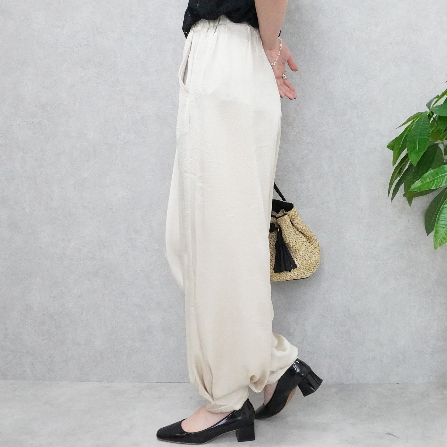 サテンバルーンパンツ