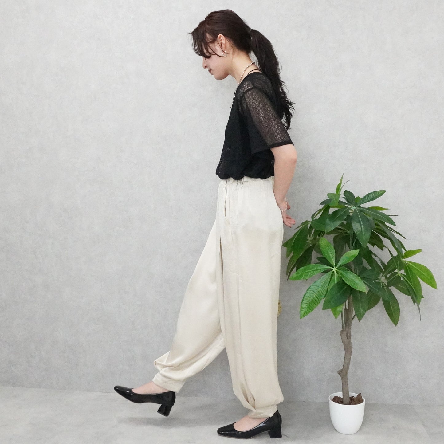 サテンバルーンパンツ