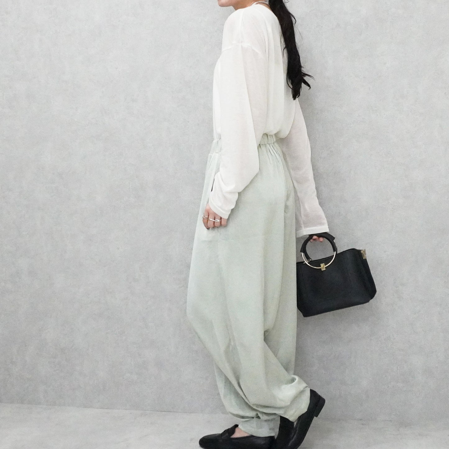 サテンバルーンパンツ