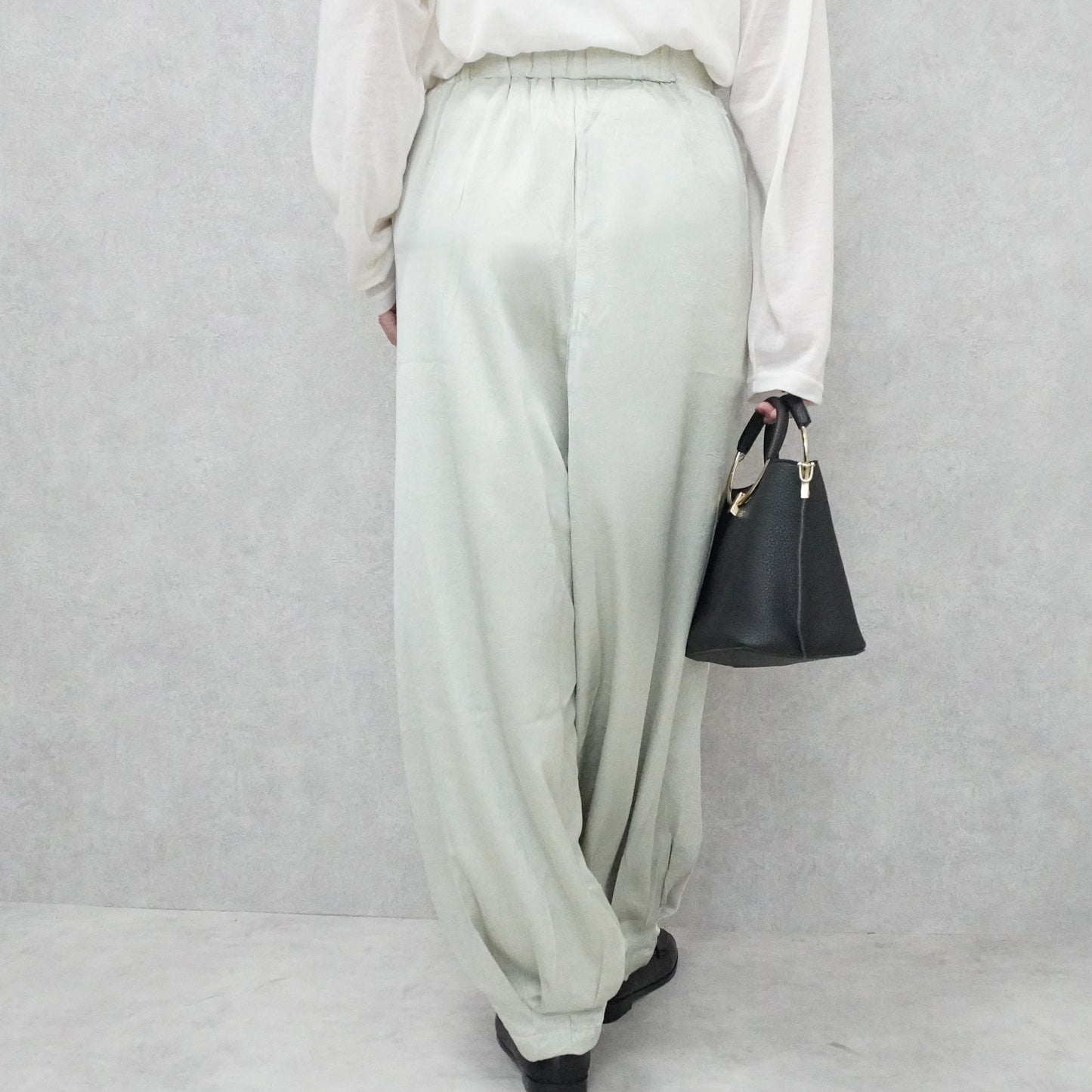 サテンバルーンパンツ