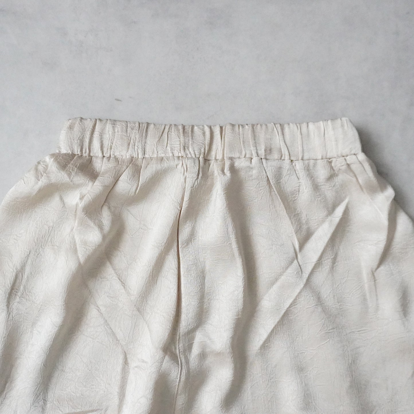 サテンバルーンパンツ