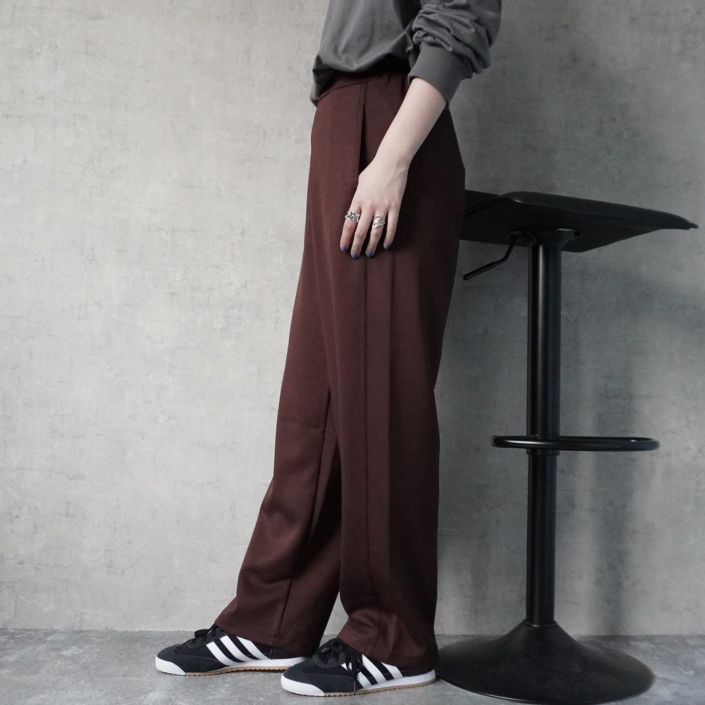 ポンチストレートワイドパンツ