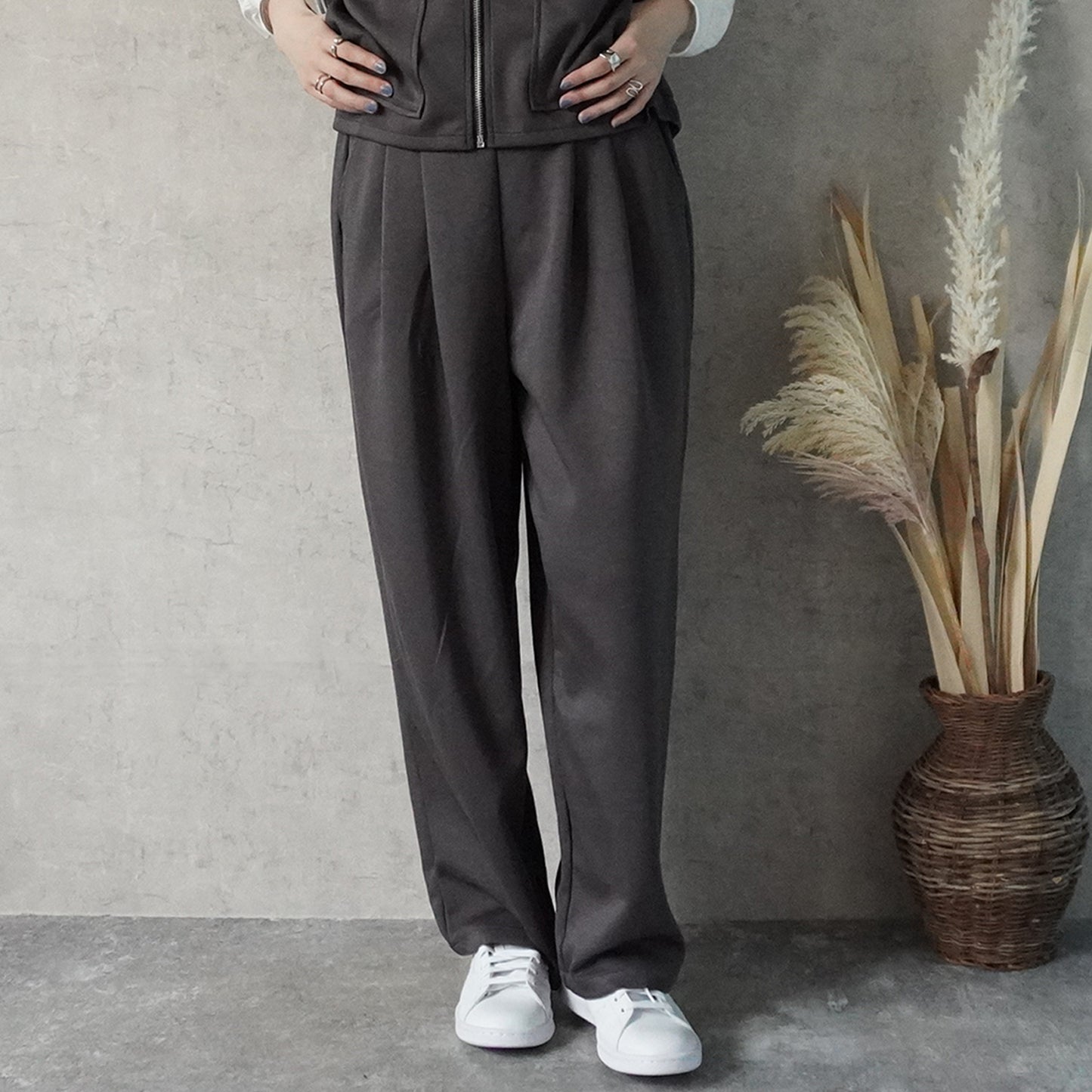 ポンチツータックカーブパンツ