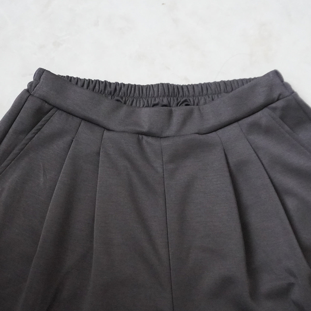 ポンチツータックカーブパンツ