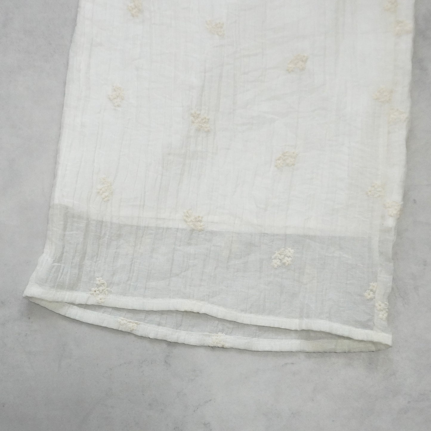 刺繍花柄ワイドパンツ