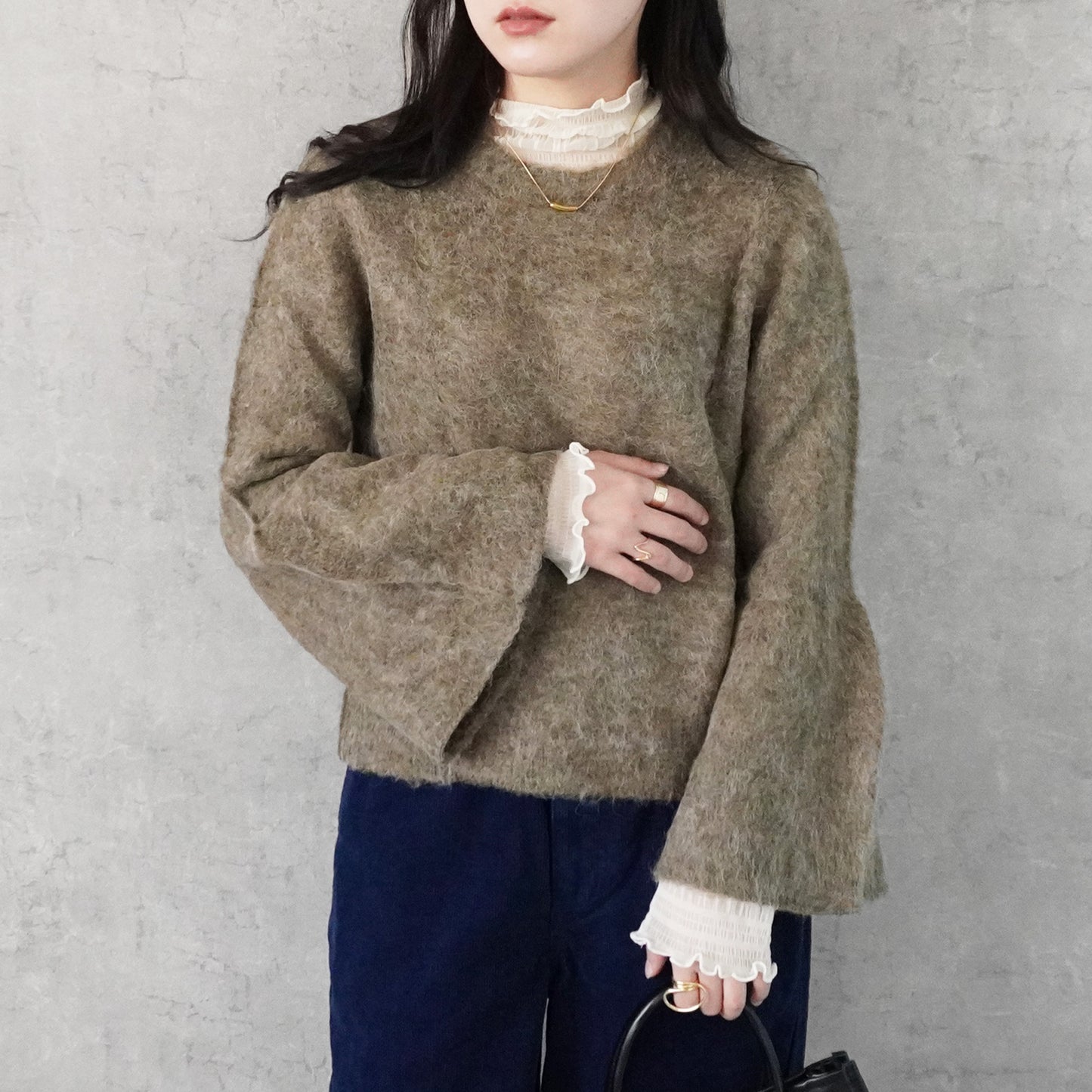 シャギーフレアスリーブニット