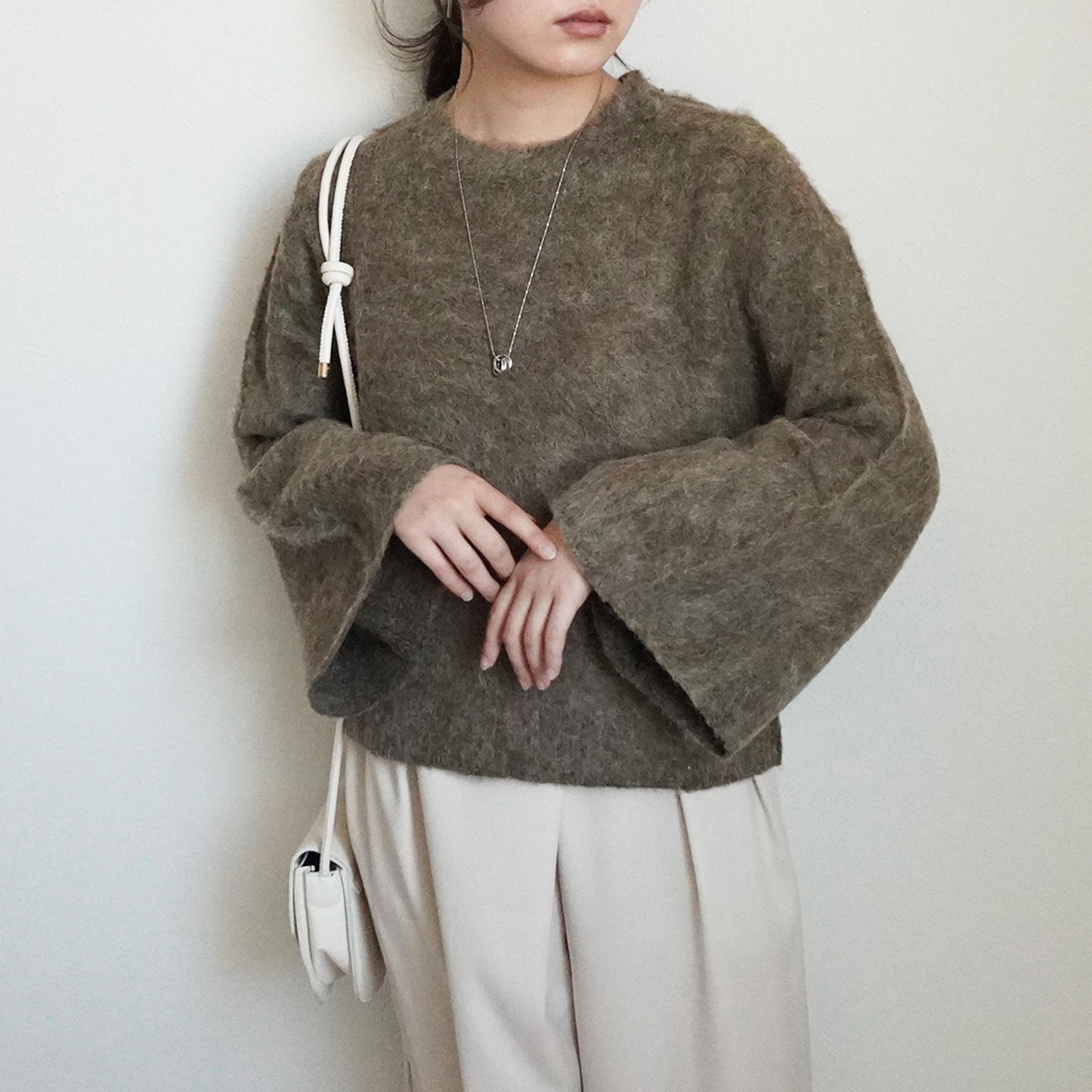 シャギーフレアスリーブニット