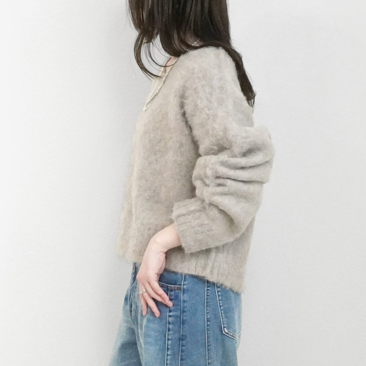 Vネックシャギーニットセーター