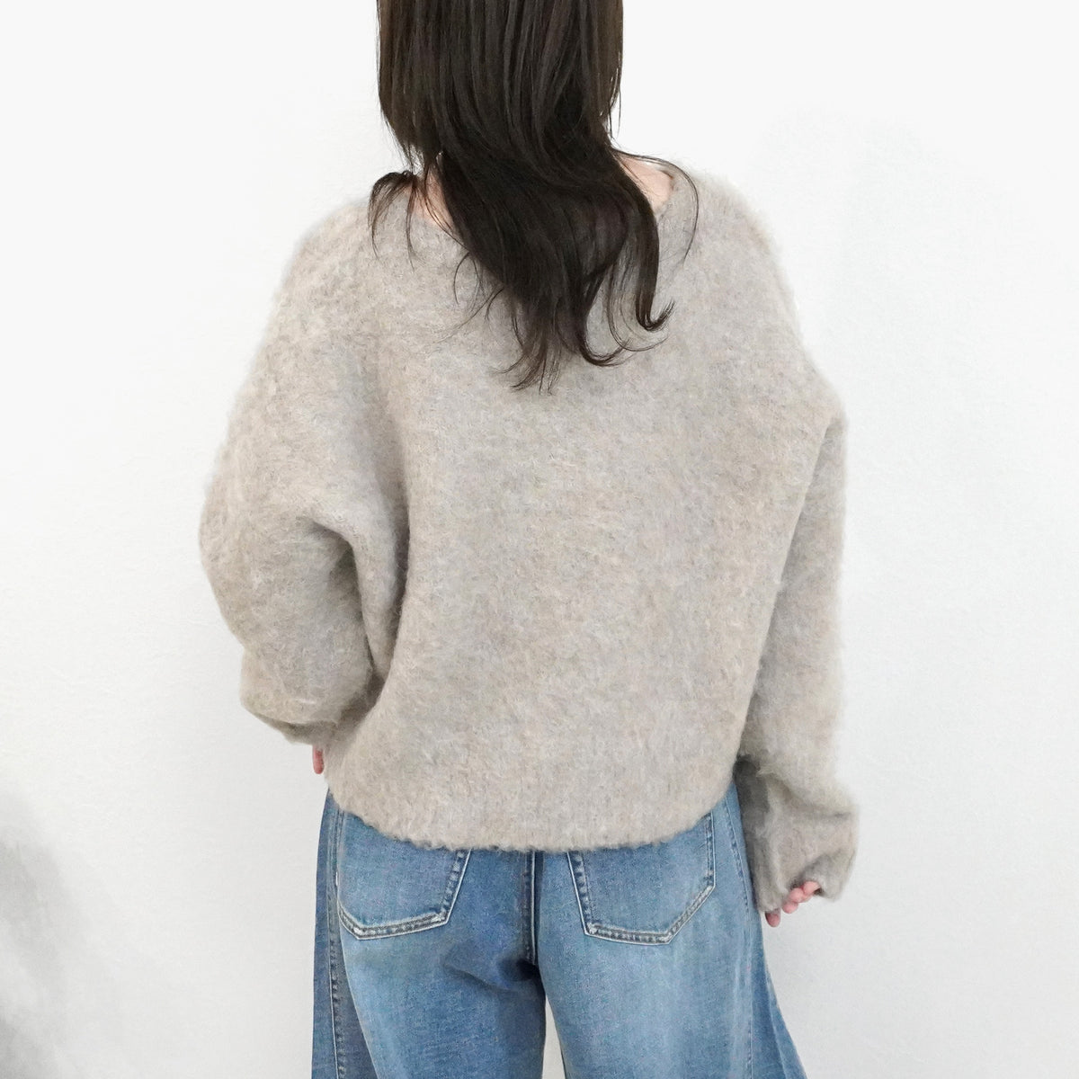 Vネックシャギーニットセーター