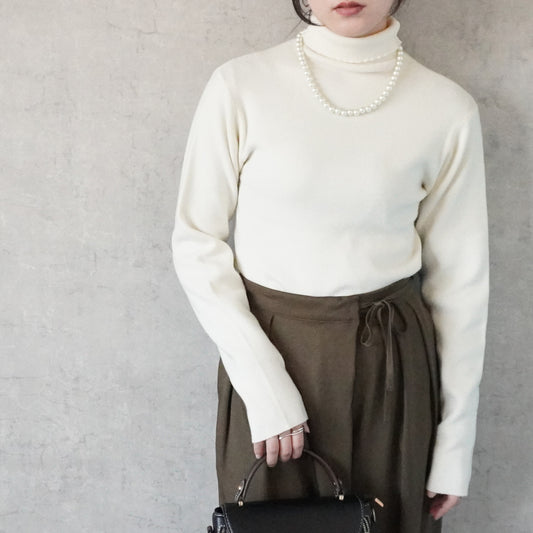 タートルネックニット